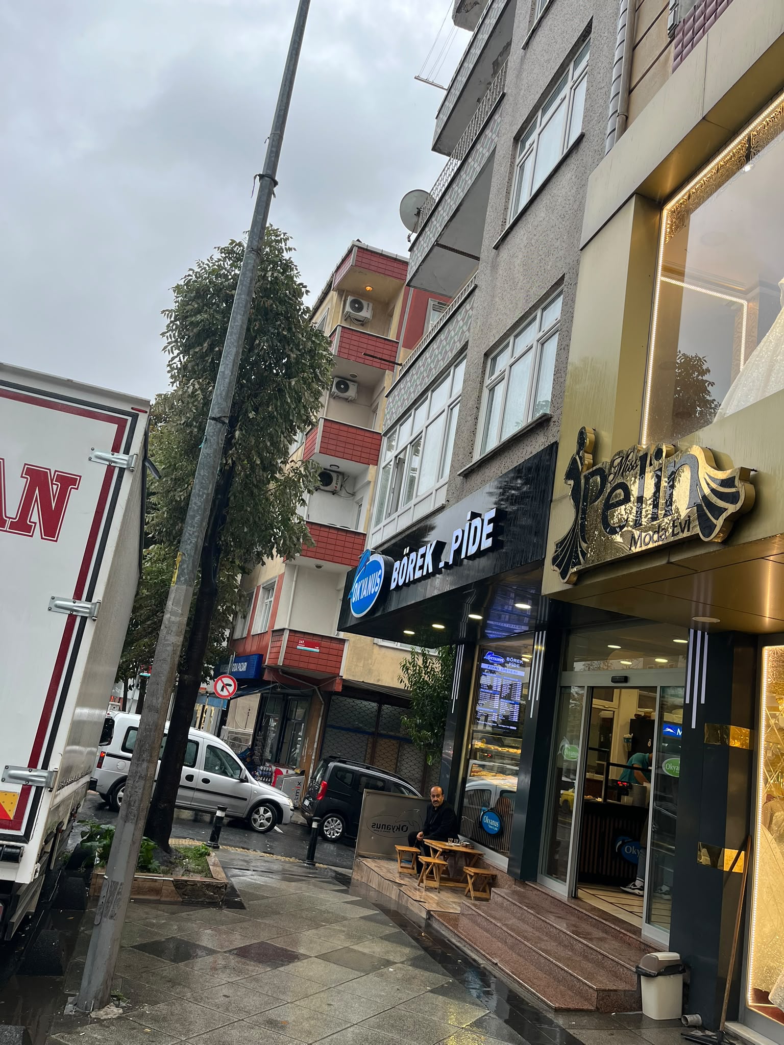 Mahmutbey Caddesi Tabela